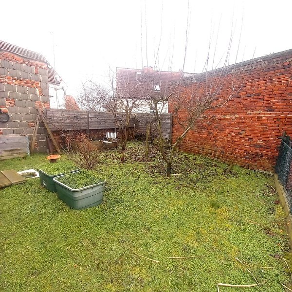 Parey/Elbe kleines Haus mit Nebengebäuden