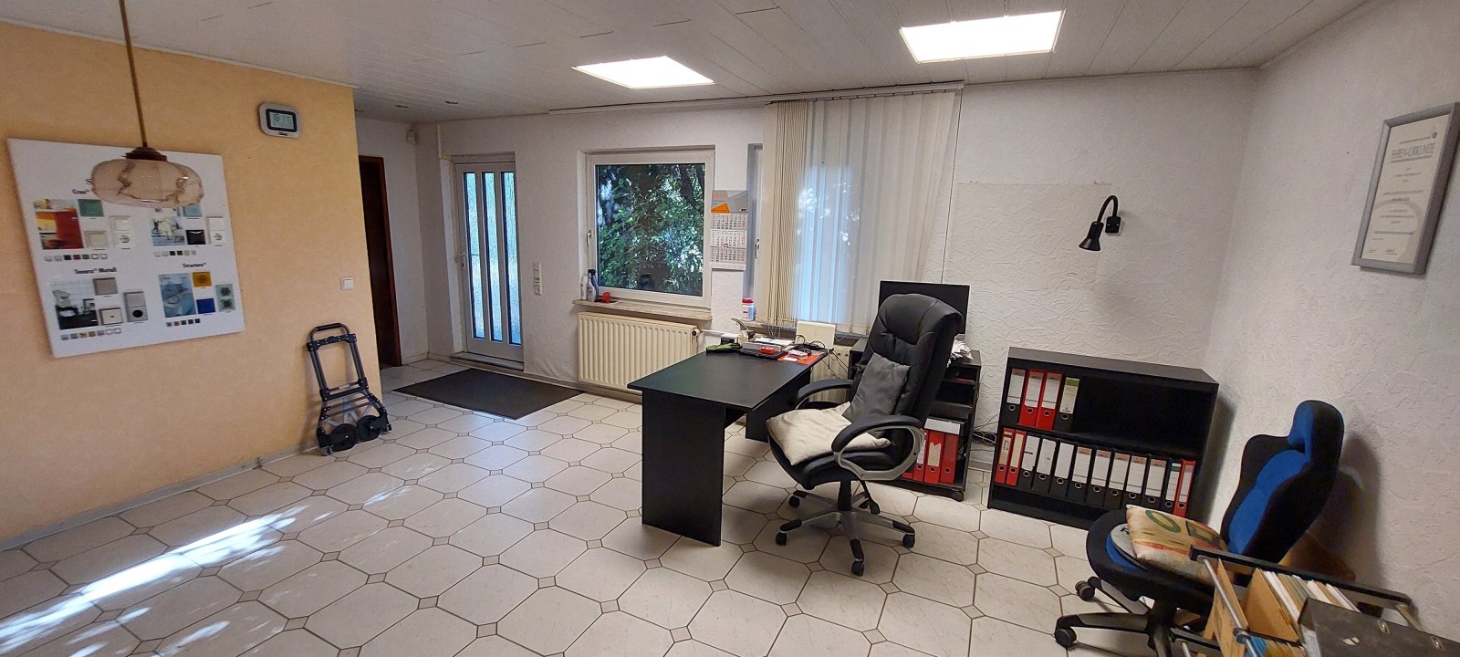 Einfamilienhaus mit Büro und Werkstatt