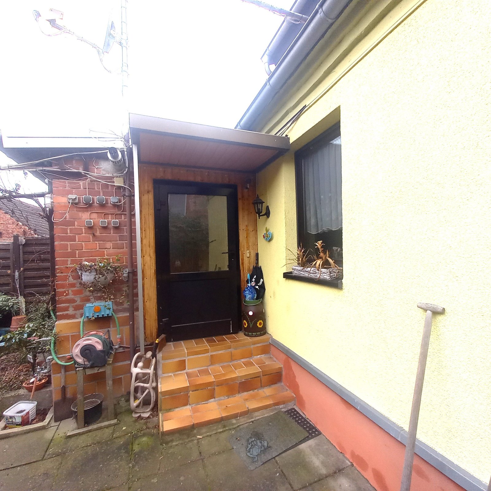 Parey/Elbe kleines Haus mit Nebengebäuden