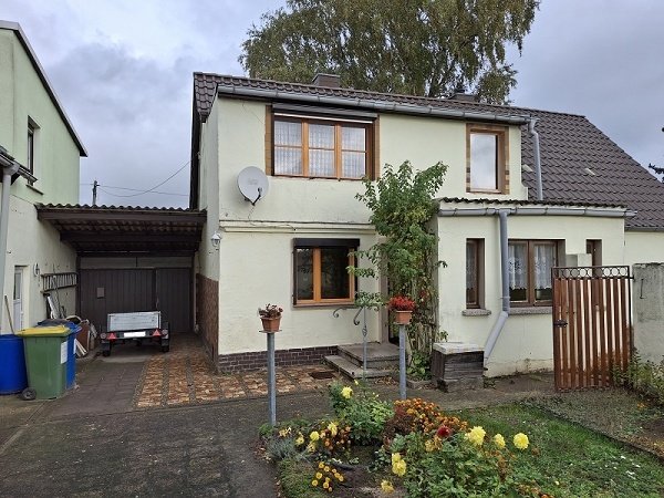 Teilsaniertes EFH mit gro&#xdf;em Grundst&#xfc;ck.