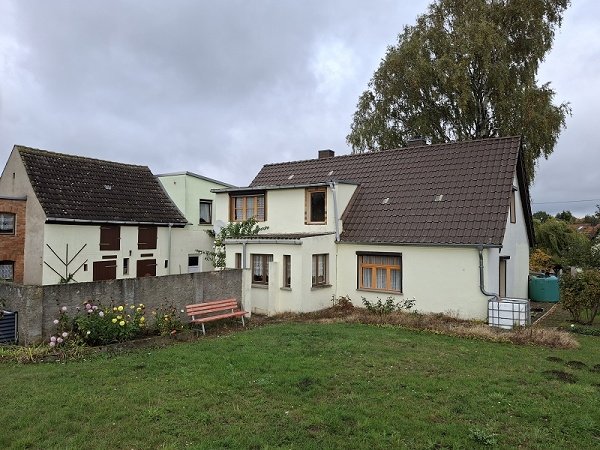 Teilsaniertes EFH mit gro&#xdf;em Grundst&#xfc;ck.