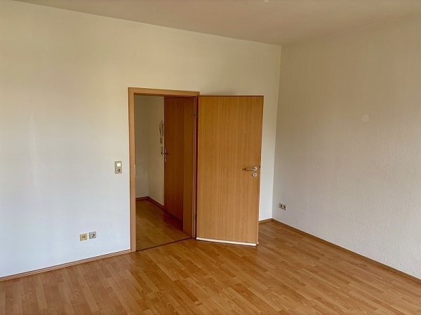 Wohnen im Grünen: Lichtdurchflutete 2-Zimmer-Wohnung mit großem Balkon!