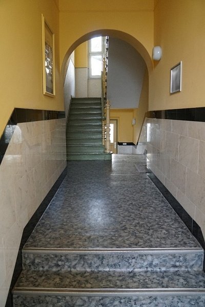 Über den Dächern von Stadtfeld und Top-Anbindung mit Kiez-Flair: Deine neue DG-Wohnung!