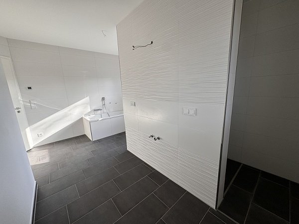 Barrierefrei und energieeffizient - Neuwertiger Winkelbungalow in Jersleben