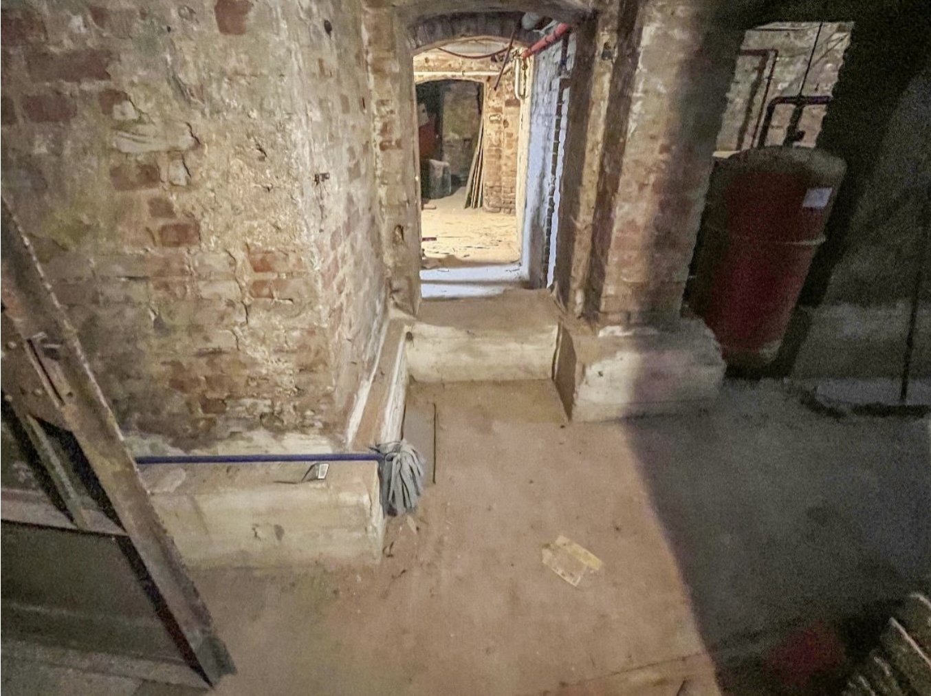 Stilvolles Gründerzeithaus in bester Altstadtlage von Magdeburg – Denkmalgeschütztes Mehrfamilienhaus mit Entwicklungspotenzial