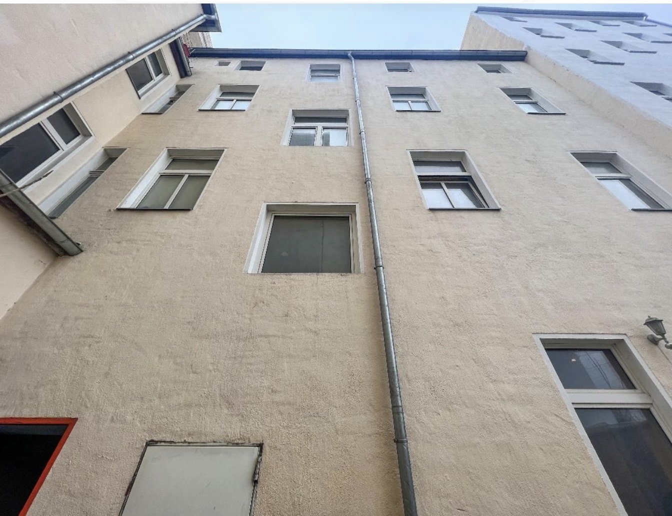 Stilvolles Gründerzeithaus in bester Altstadtlage von Magdeburg – Denkmalgeschütztes Mehrfamilienhaus mit Entwicklungspotenzial