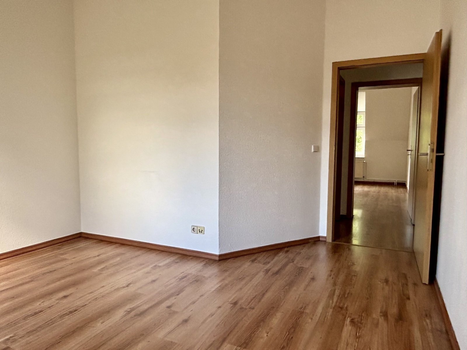 Stylische DG-Wohnung! Über den Dächern von Stadtfeld und Top-Anbindung mit Kiez-Flair!