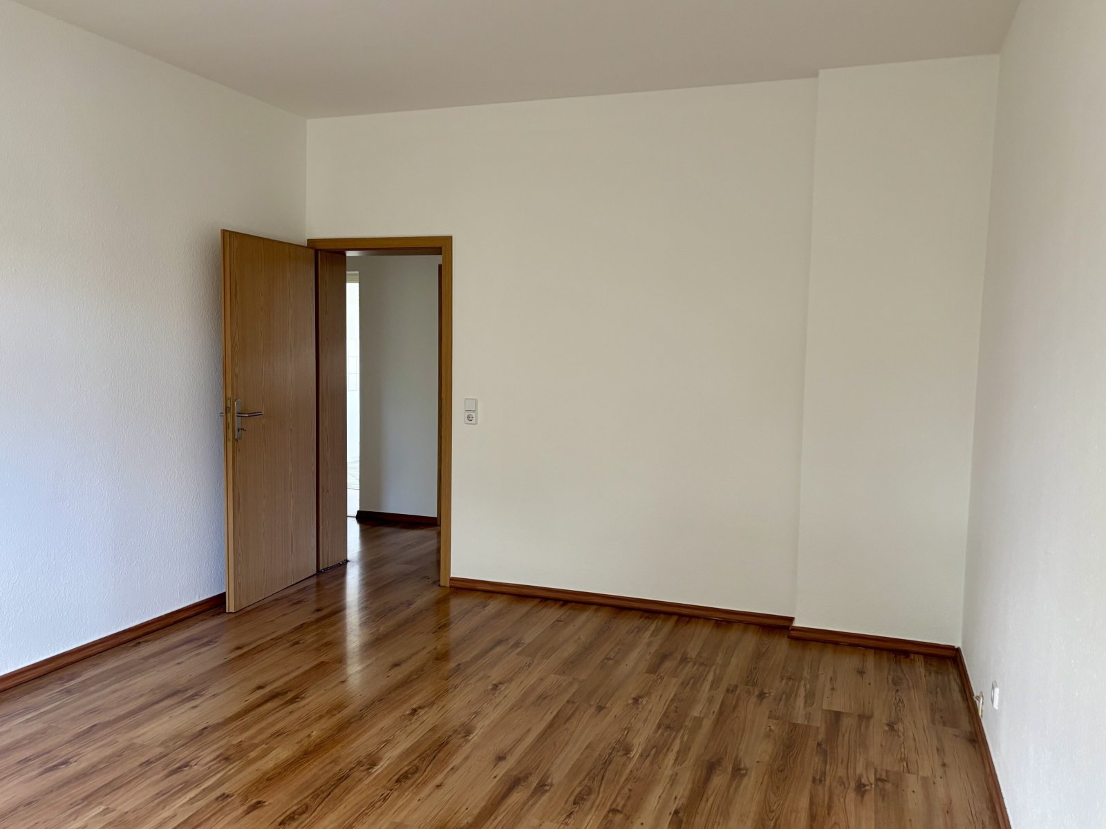 Stylische DG-Wohnung! Über den Dächern von Stadtfeld und Top-Anbindung mit Kiez-Flair!