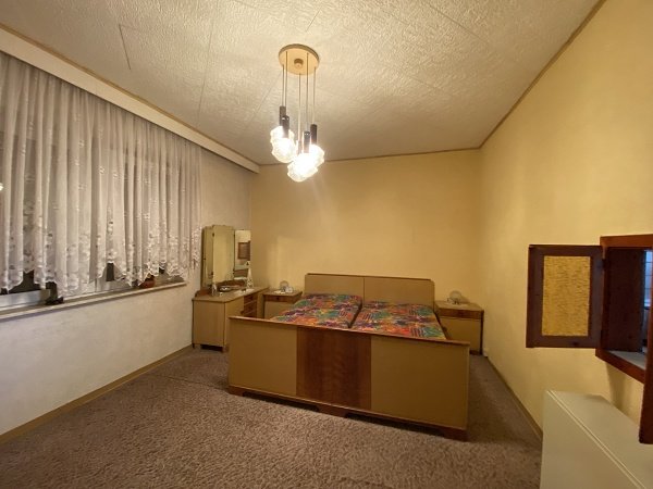 Einfamilienhaus mit schönem Grundstück