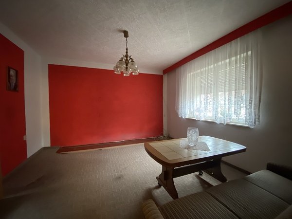 Einfamilienhaus mit schönem Grundstück