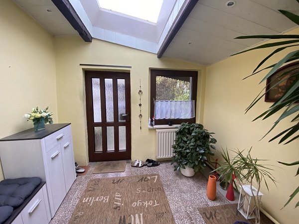 Einfamilienhaus mit Büro und Werkstatt