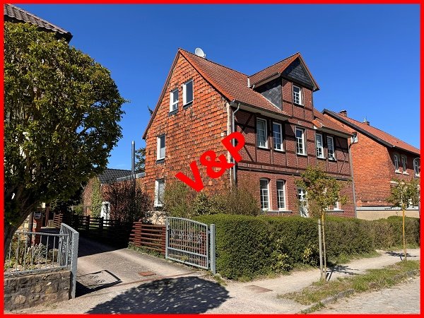 Zweifamilienhaus mit Garten & Garage in ruhiger Lage in Walbeck