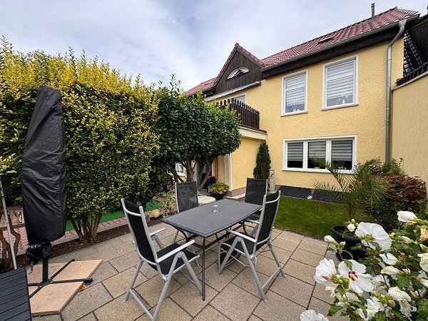 Charmantes Zweifamilienhaus mit Garten &Terasse in Ottersleben