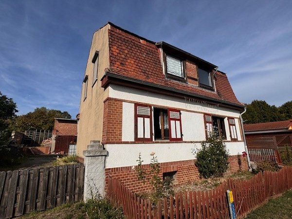 Tolles Grundstück - Sanierungsbedürftiges Haus in Wanzleben