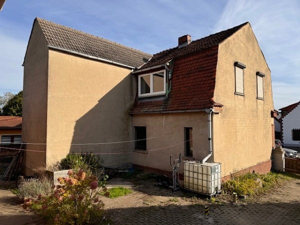 Tolles Grundstück - Sanierungsbedürftiges Haus in Wanzleben