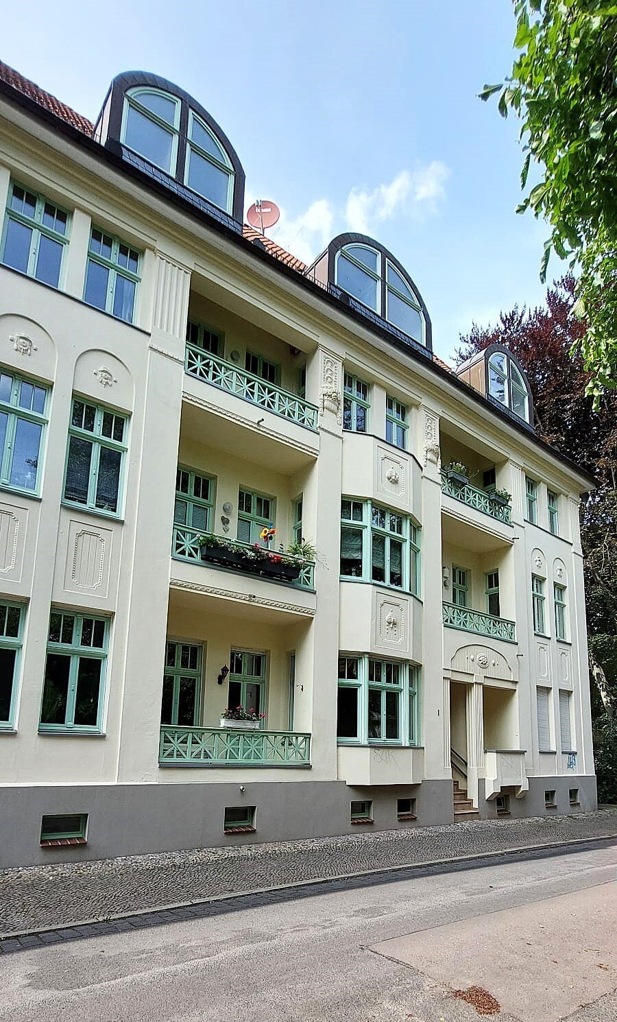 Straßenansicht Straßenansicht