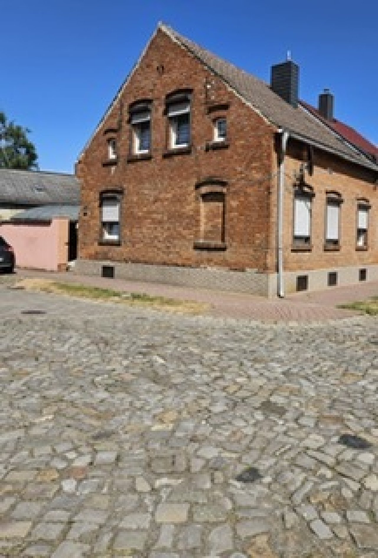 Straßenansicht Straßenansicht