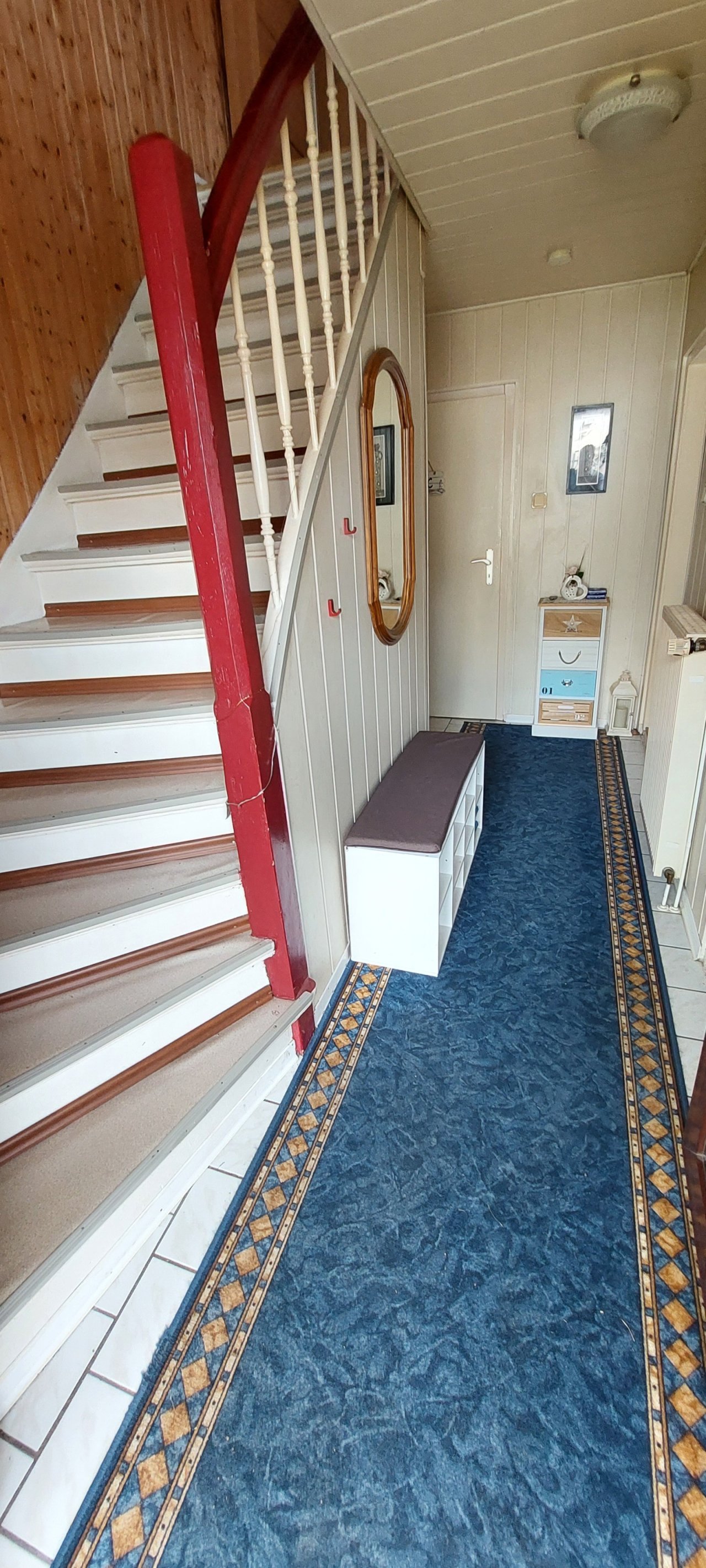 Flur mit Treppe Flur mit Treppe