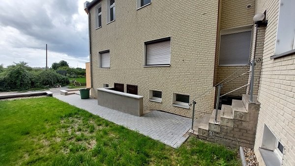 Rückansicht u. Zuwegung PKW-Stellplätze Rückansicht u. Zuwegung PKW-Stellplätze