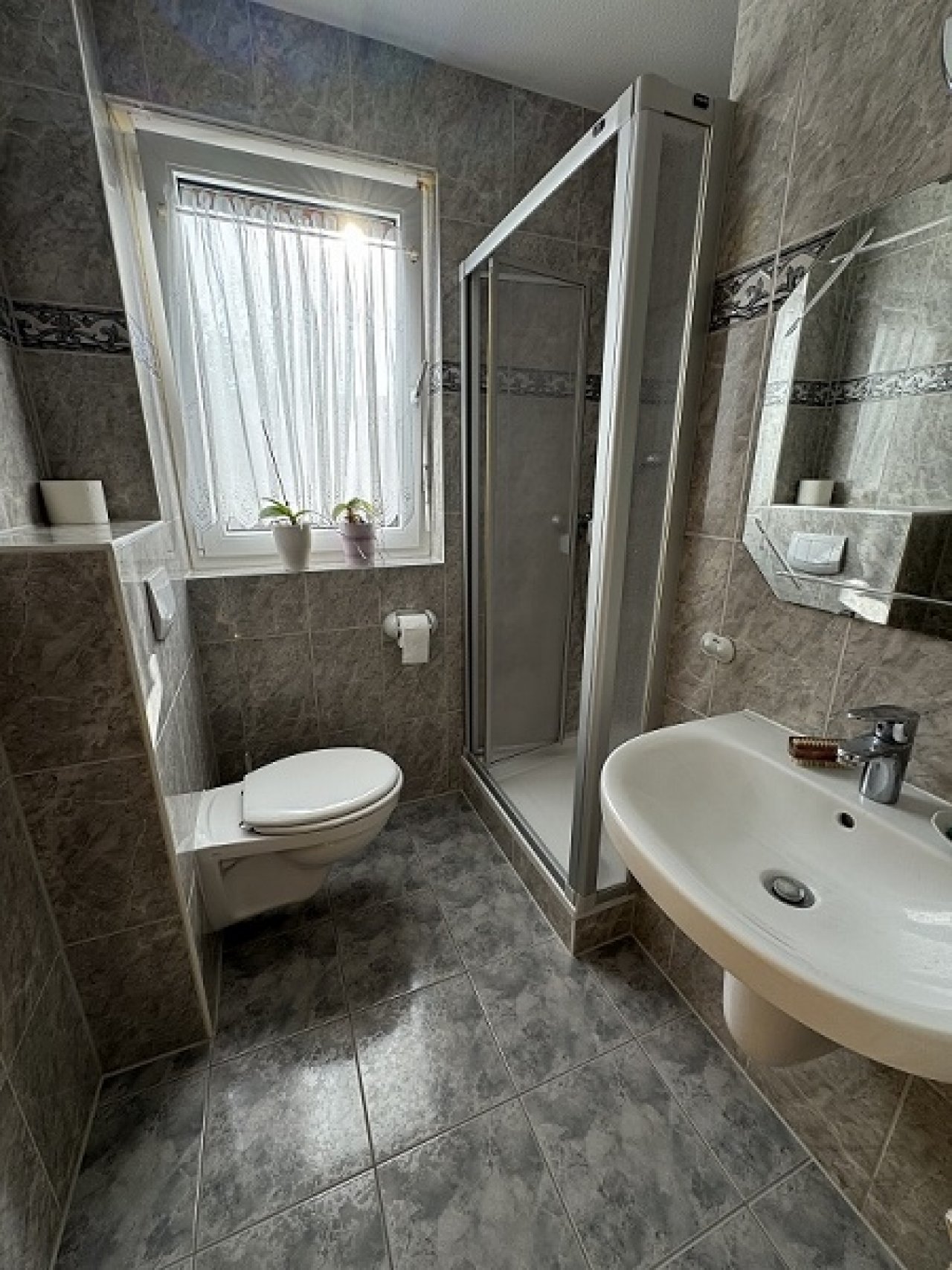 Gästebad mit Dusche Gästebad mit Dusche