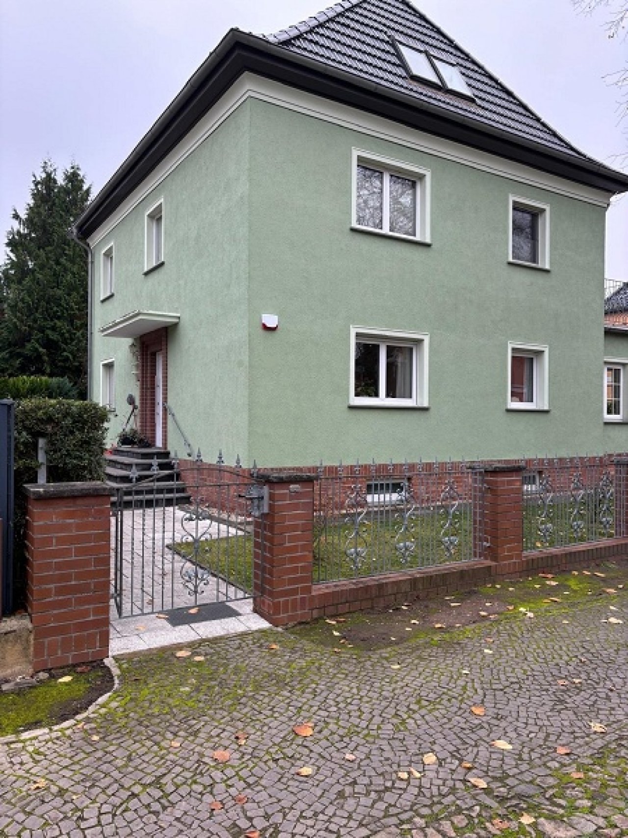 Ansicht Straße, Eingang