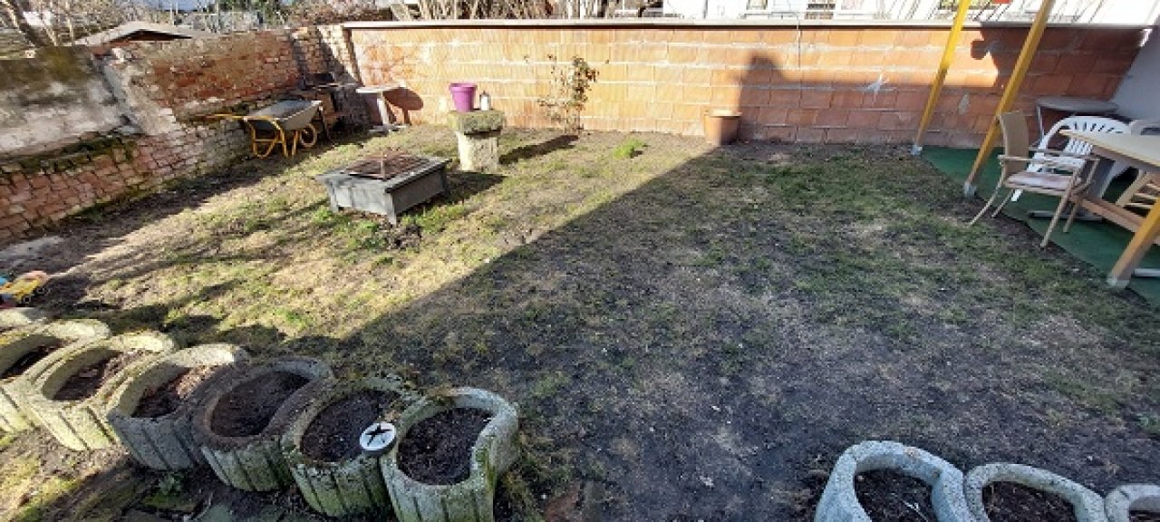 Gartenbereich mit Grillplatz