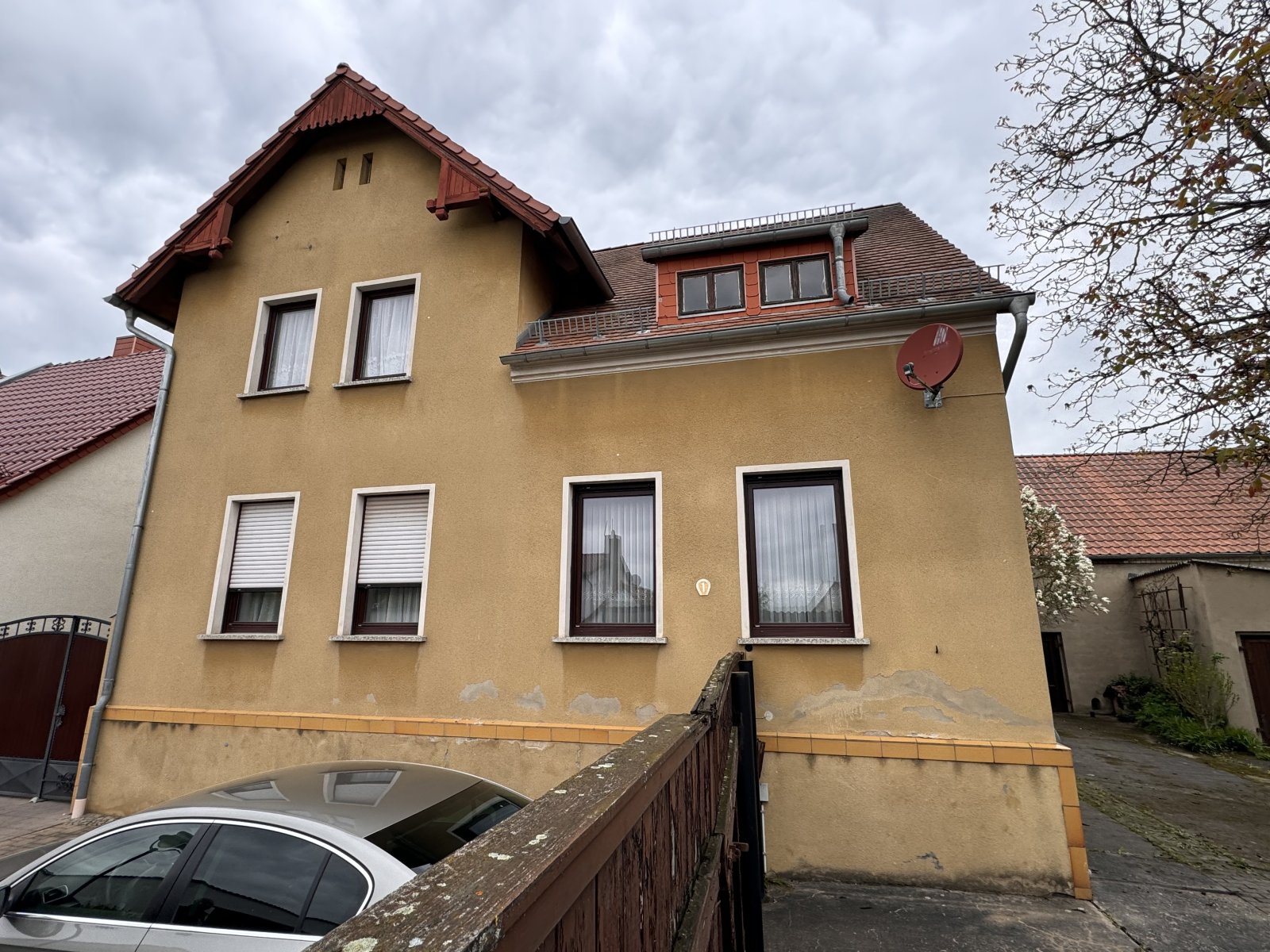 Straßenansicht Straßenansicht