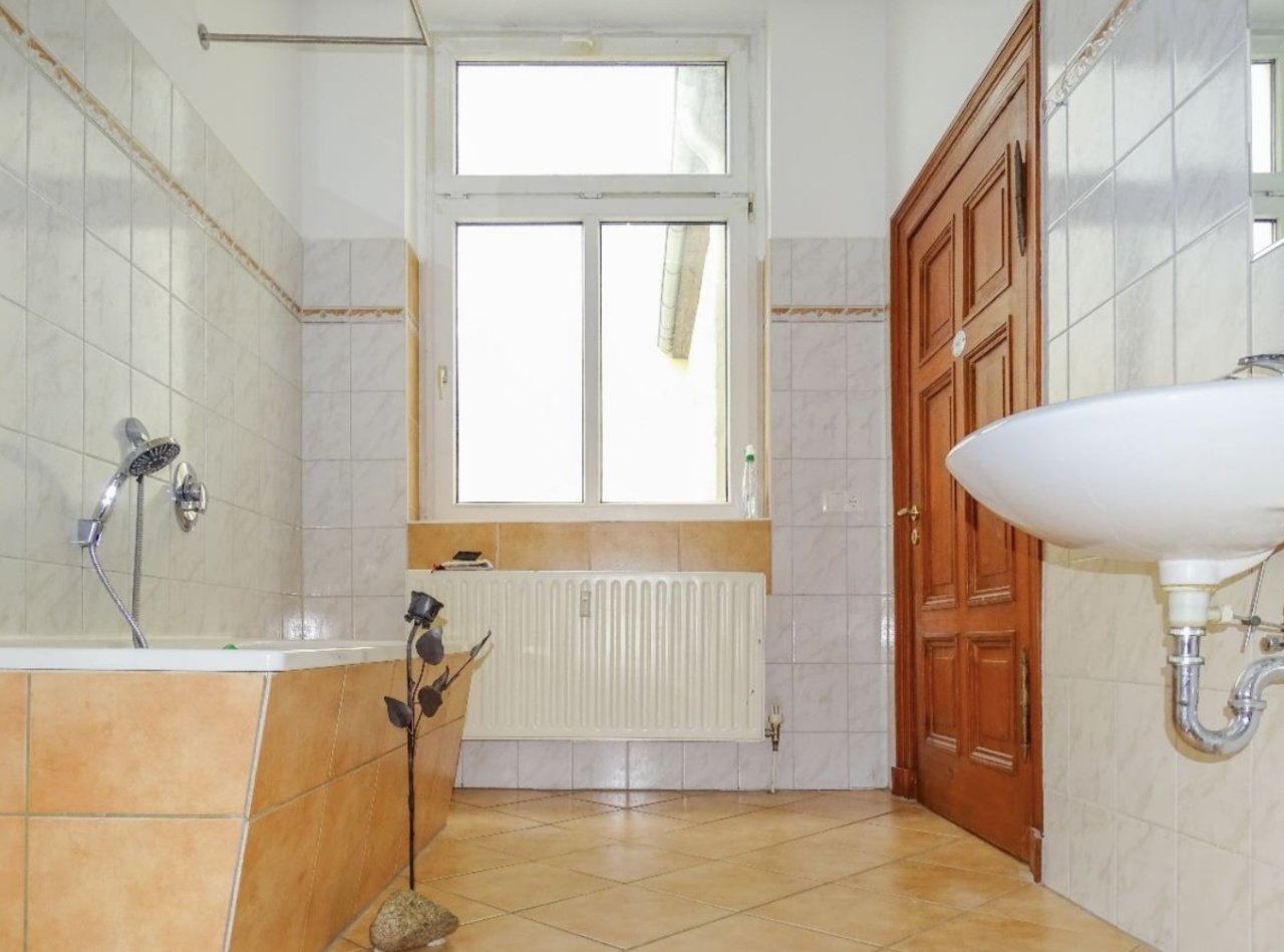 Tageslichtbad mit Badewanne
