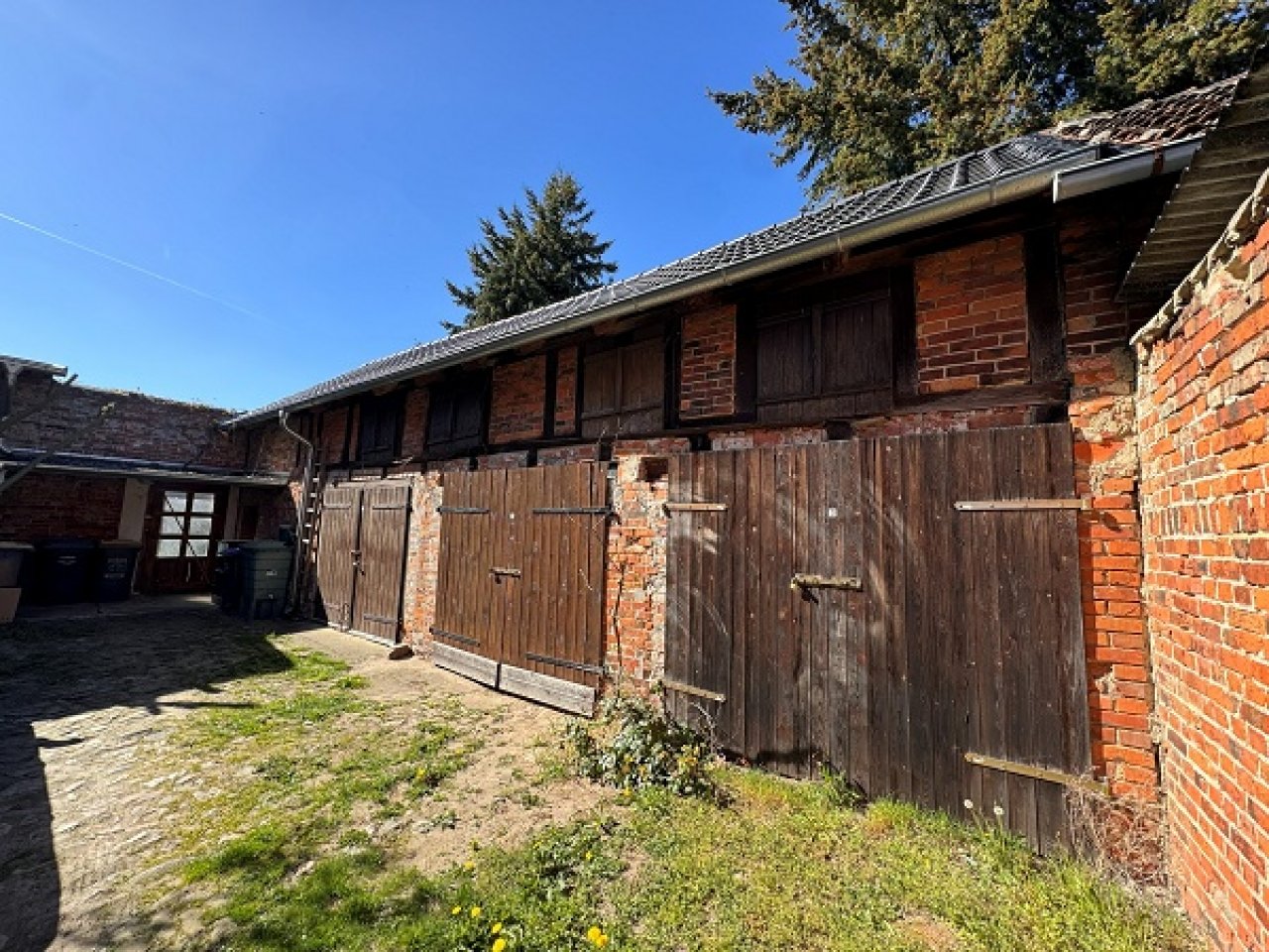 Hof und Nebengelass Hof und Nebengelass